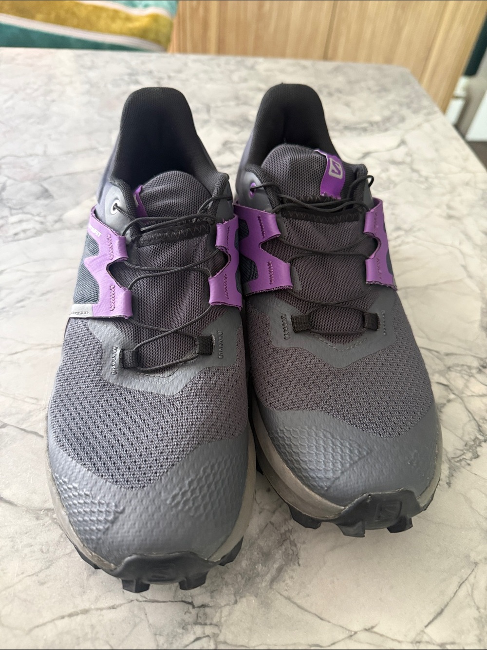 Solomon Women’s 8.5 Trail Hiking shoes, water resistant